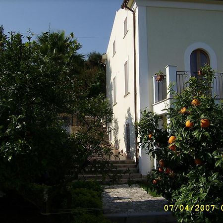Albergo Villa Vittoria Rodi Garganico Exterior foto