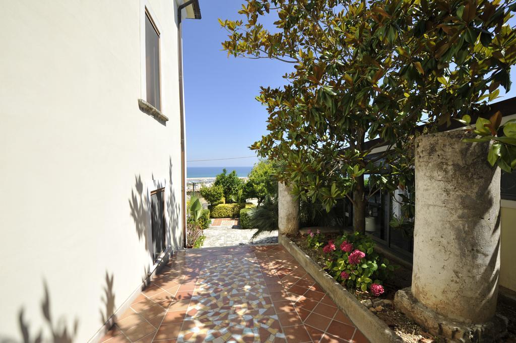 Albergo Villa Vittoria Rodi Garganico Exterior foto
